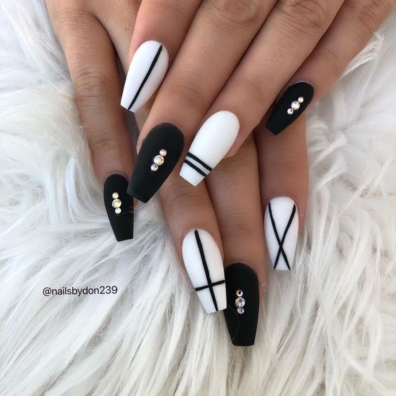 Black And White Nails