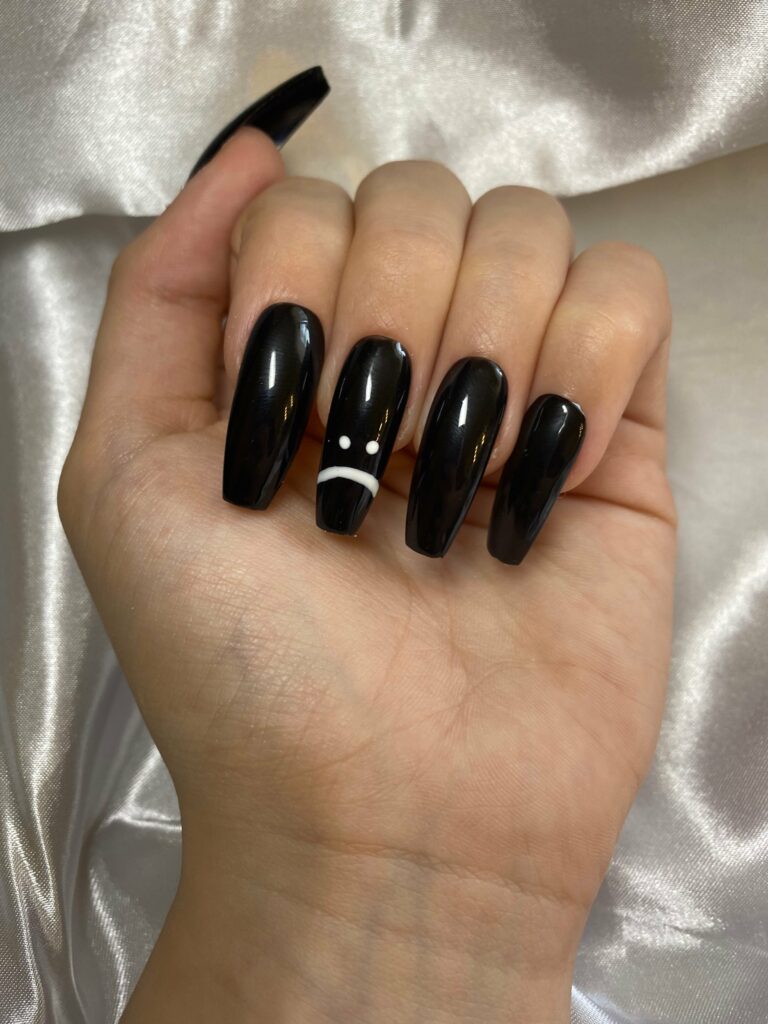 One Hand Black One Hand White Nails