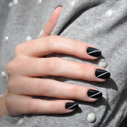 One Hand Black One Hand White Nails
