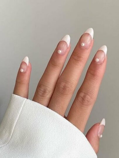 White Nail Art