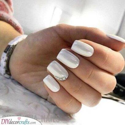 White Nails With Diamonds