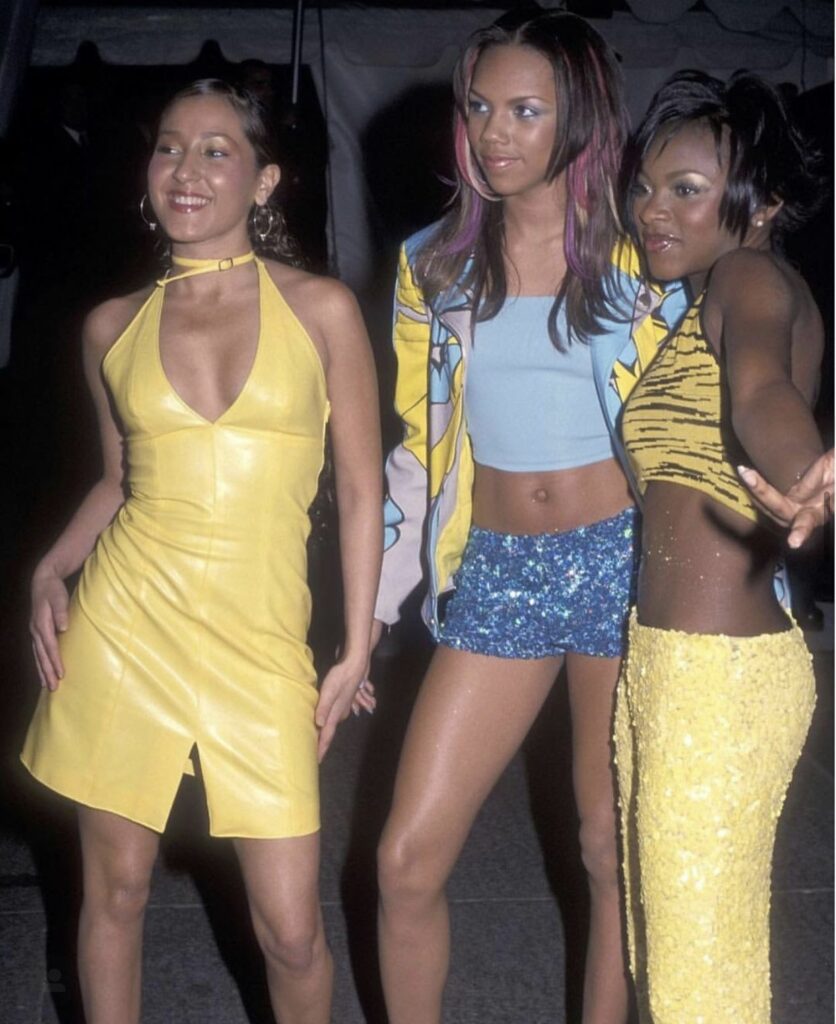 black 2000s fashion