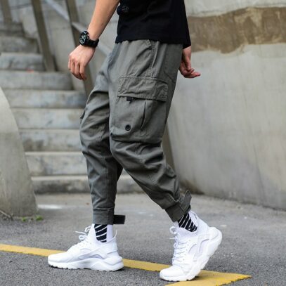 black cargo pants outfit street style