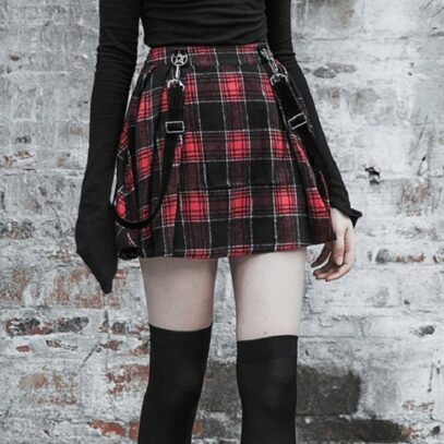 black plaid skirt outfit