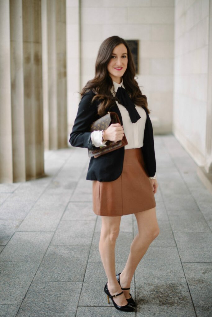 brown leather skirt outfit