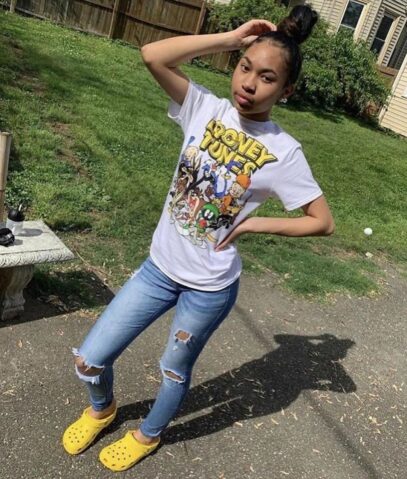 chill outfits black girl crocs