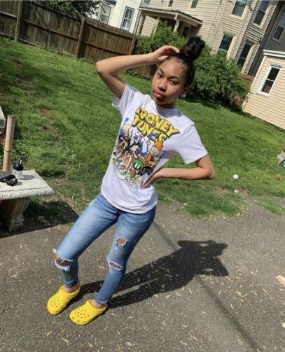 chill outfits with crocs