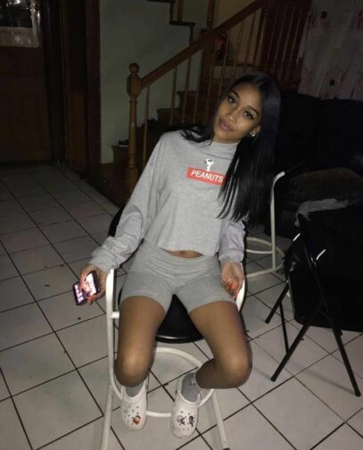 chill outfits with crocs