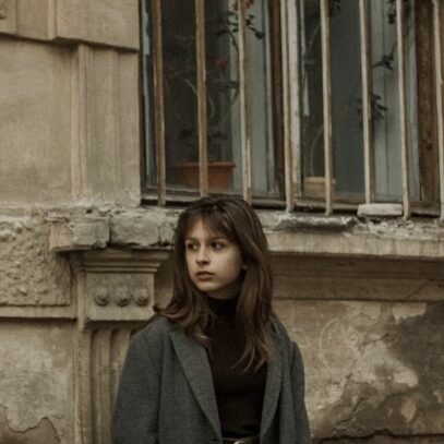 curvy girl outfits dark academia