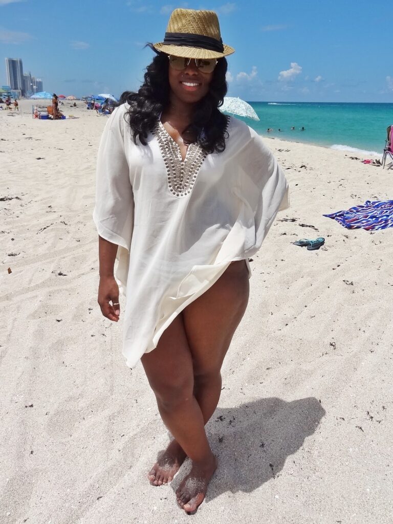 curvy girl outfits summer beach