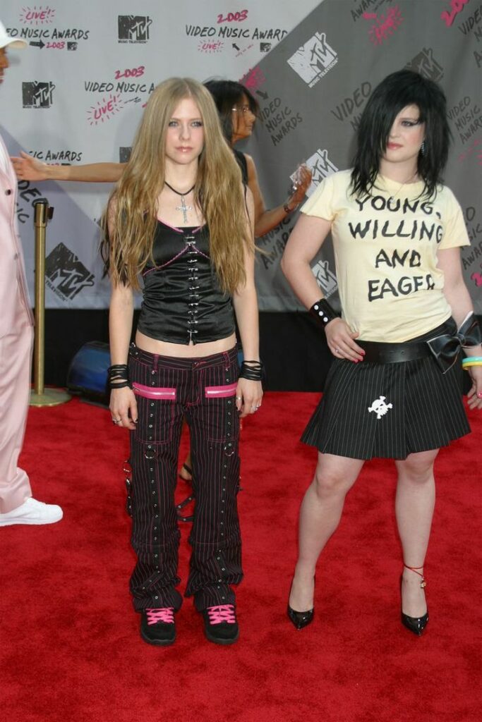 emo 2000s fashion
