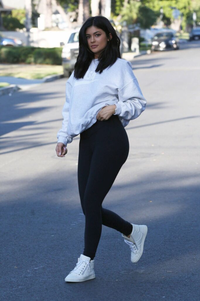 kylie jenner chill outfits
