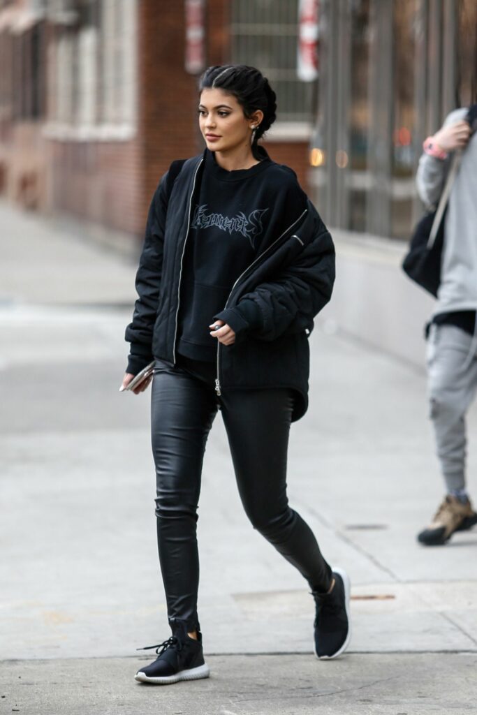 kylie jenner outfits street styles