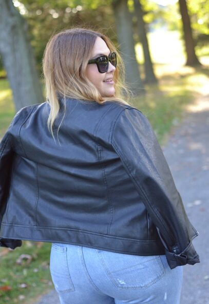 mom jeans curvy girl outfit