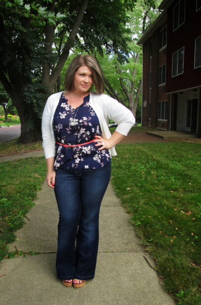 mom jeans curvy girl outfit