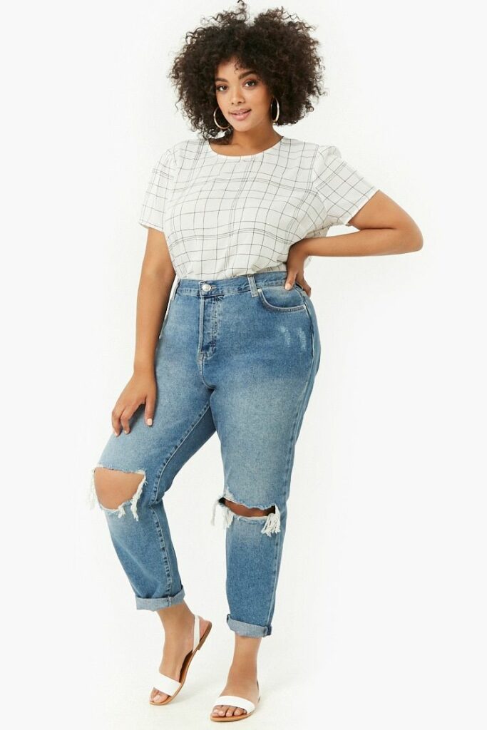 mom jeans plus size outfit