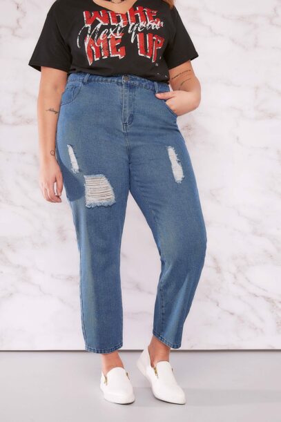 mom jeans plus size outfit