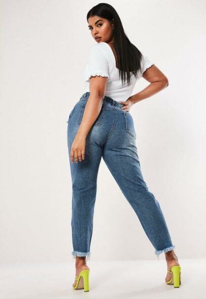 mom jeans plus size outfit