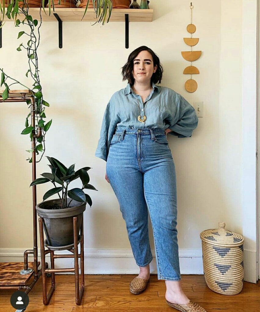 mom jeans plus size outfit