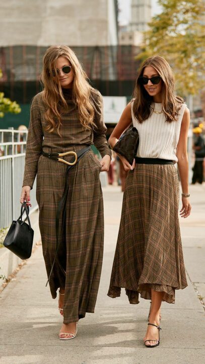 pleaded skirt outfits