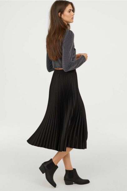 pleaded skirt outfits