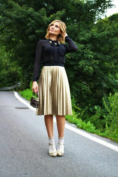 pleated midi skirt outfit