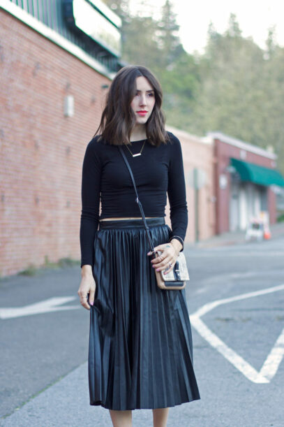 pleated midi skirt outfit