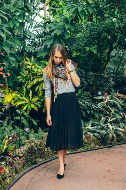 pleated midi skirt outfit