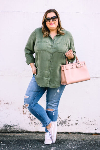 plus size outfits with sneakers