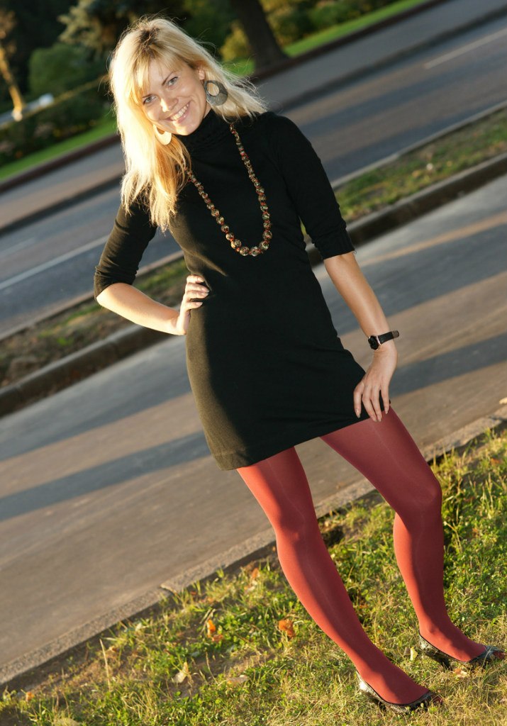 tights and skirt outfit