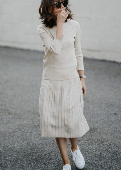 white pleated skirt outfit