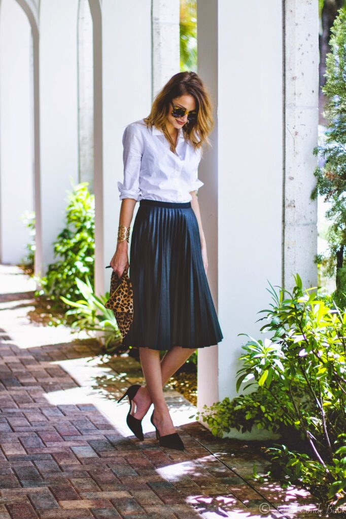 white pleated skirt outfit